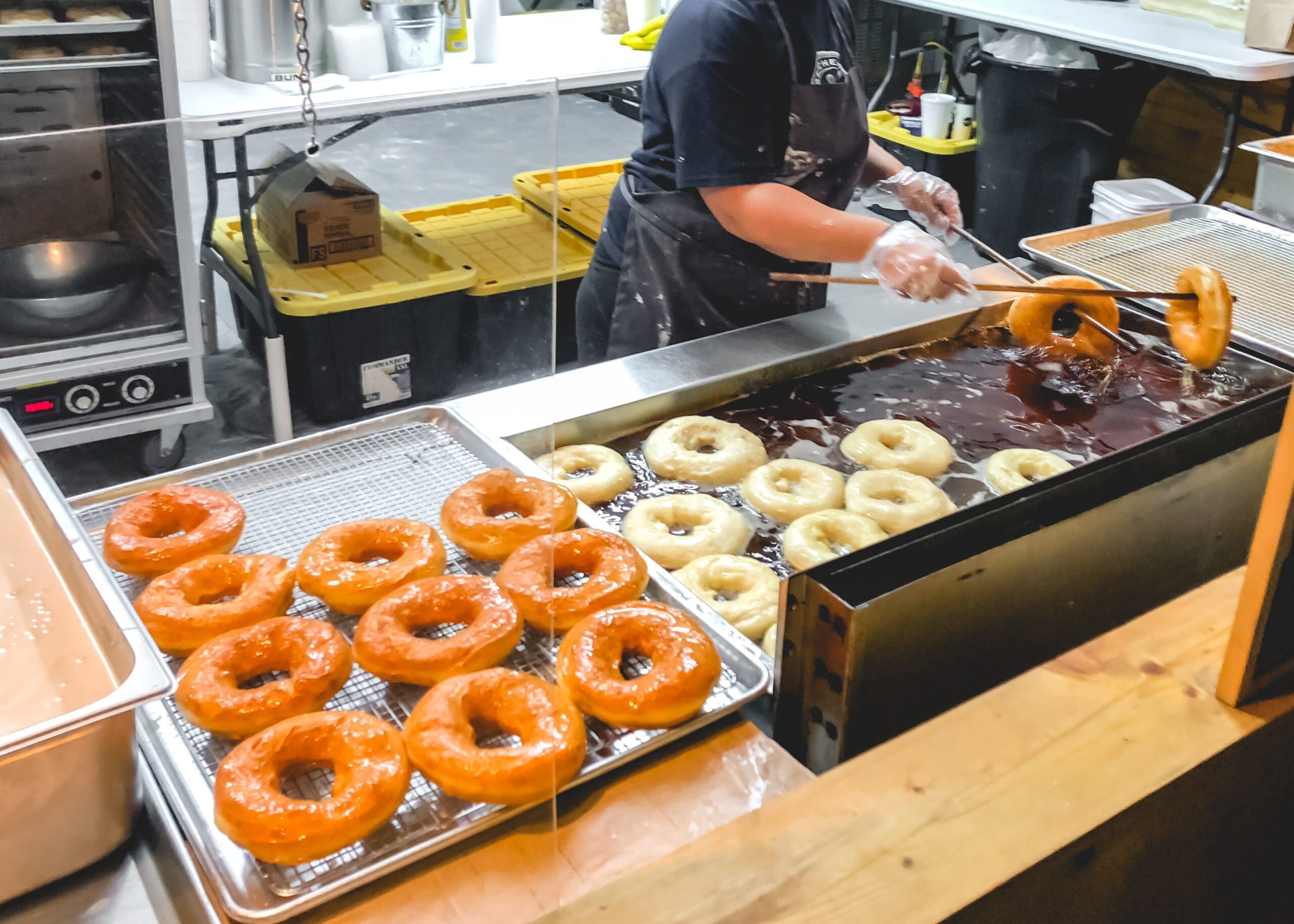 peacheys donuts