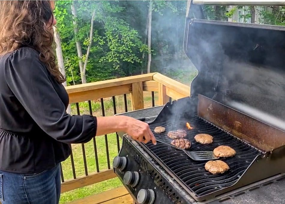 grilling burgers