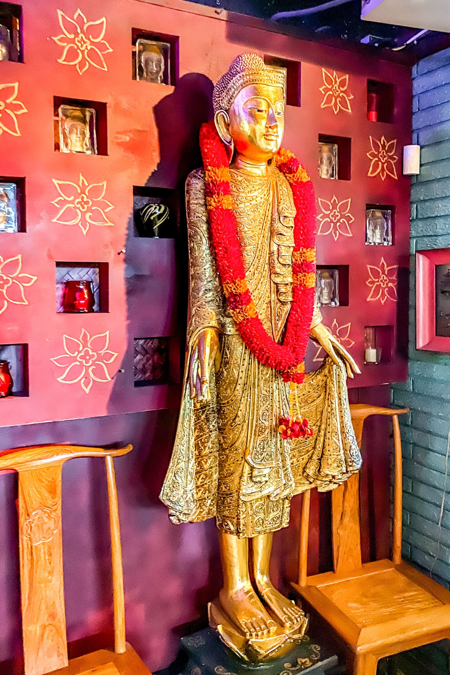 statue